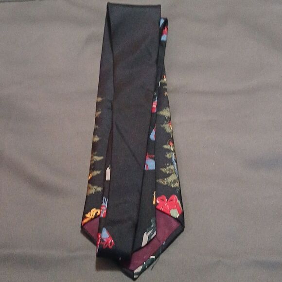 Reed St James Christmas Tree presents gifts holiday silk tie   NWOT - Picture 4 of 6